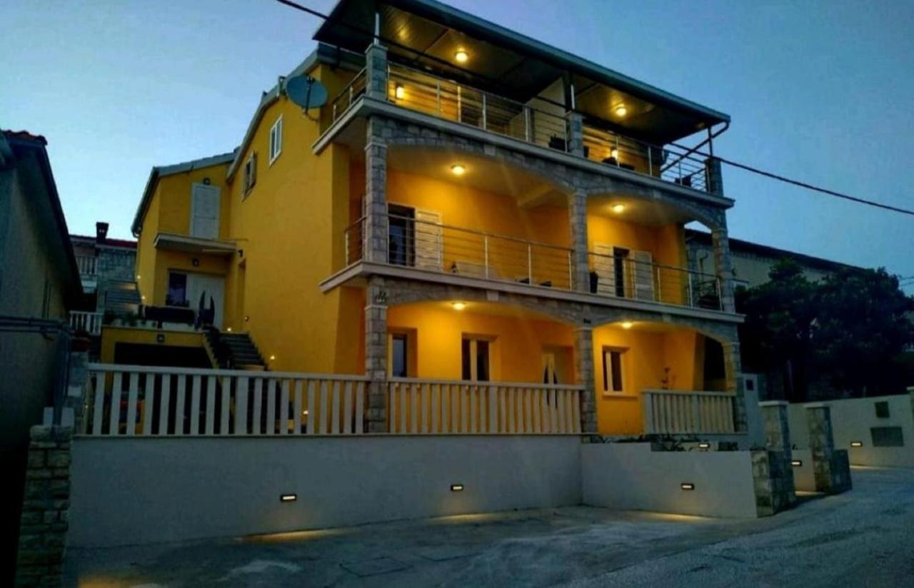 Fancy Apartments Dream บรานา ภายนอก รูปภาพ