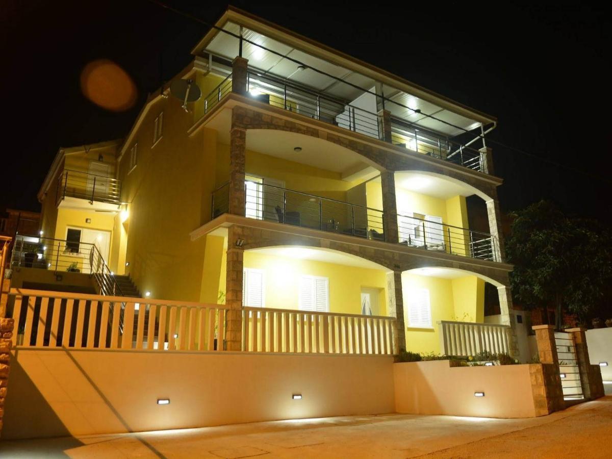 Fancy Apartments Dream บรานา ภายนอก รูปภาพ